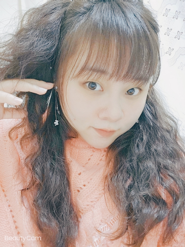 艾薇儿的第一张照片--上杭交友网